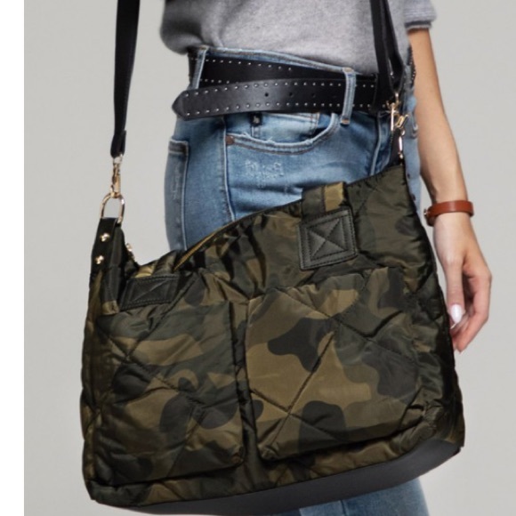 🔥 RESTOCKED!🔥 Camo Puffer Tote Bag - Picture 3 of 14